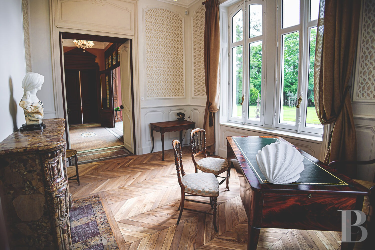 En Bourgogne, à Beaune, un château de la Belle Époque au milieu de ses huit hectares de vignes - photo  n°10